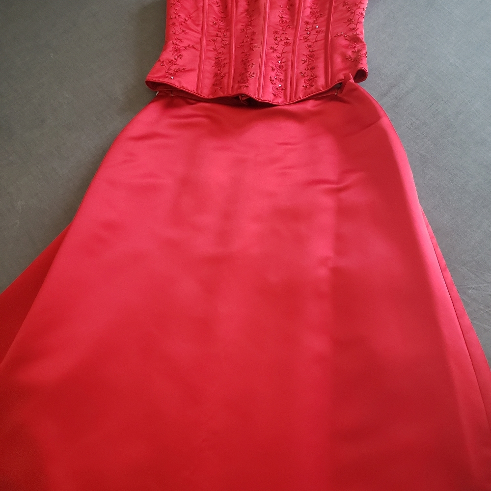 Elegant Red Strapless Gown